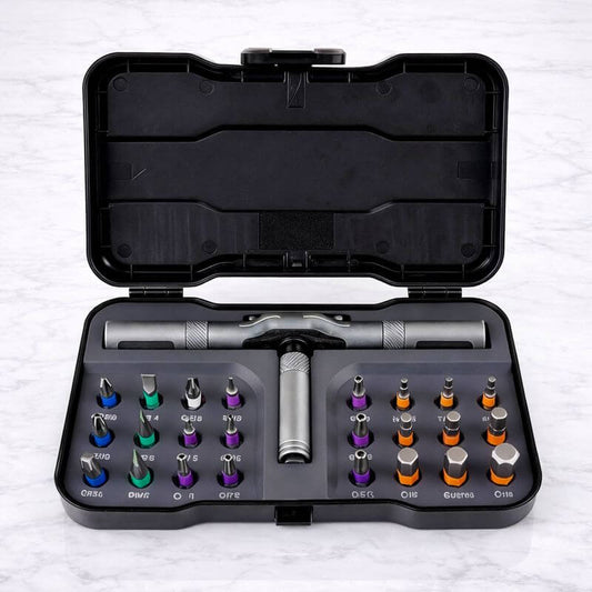 TorqueMate – 24-i-1 Multiverktygsskruvmejsel med Spärrfunktion, Magnetiska Bits & Kompakt Förvaring för Hemma, PC och DIY